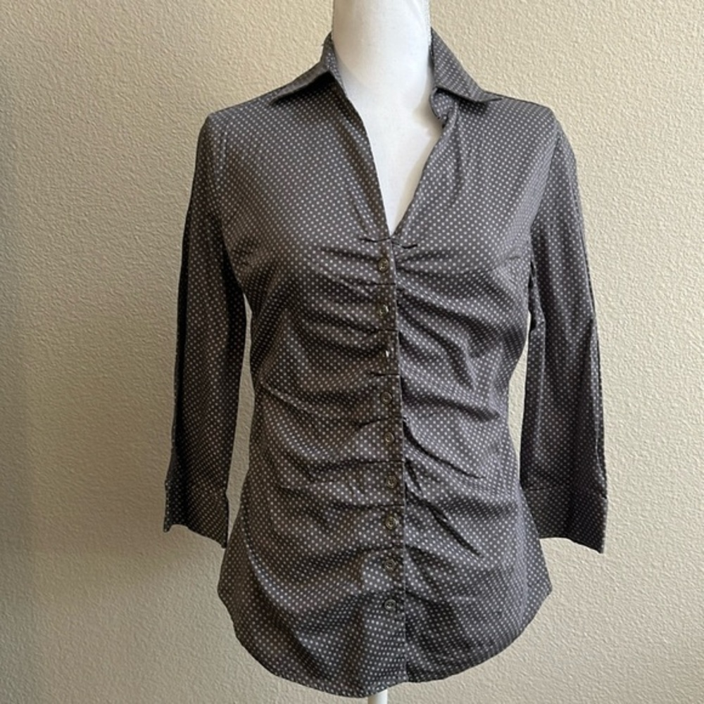 New York & Company Stretch sz M Polka Dot Grey White Button Down Top